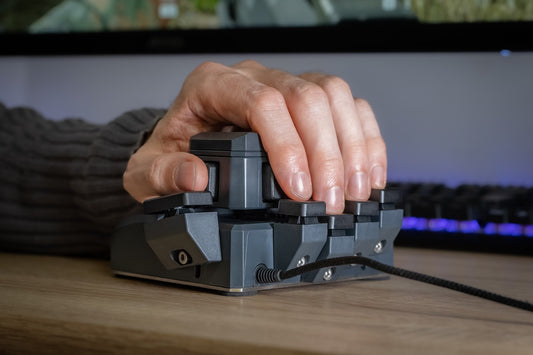 MoveMaster RSG-1 R 片手用ハイブリッドジョイスティック ゲーミングデバイス 左手操作用仕様 メカニカル Cherry MX Silent搭載 ドイツ製 ムーブマスター 左手仕様