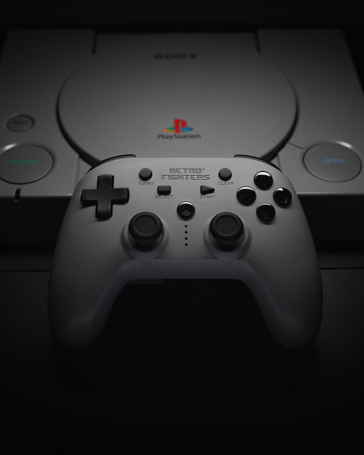 RETRO FIGHTERS Defender ワイヤレスコントローラー  PS1/PS2/PS3対応、圧力認識型ボタン、バイブレーション機能、ターボ機能搭載、USB Type-C充電ケーブル付属